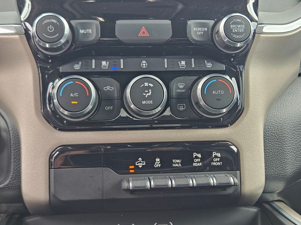 2022 RAM 1500 Laramie Crew Cab 4x2 5'7' Box