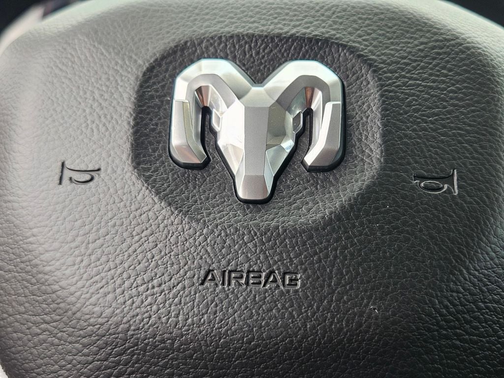 2022 RAM 1500 Laramie Crew Cab 4x2 5'7' Box