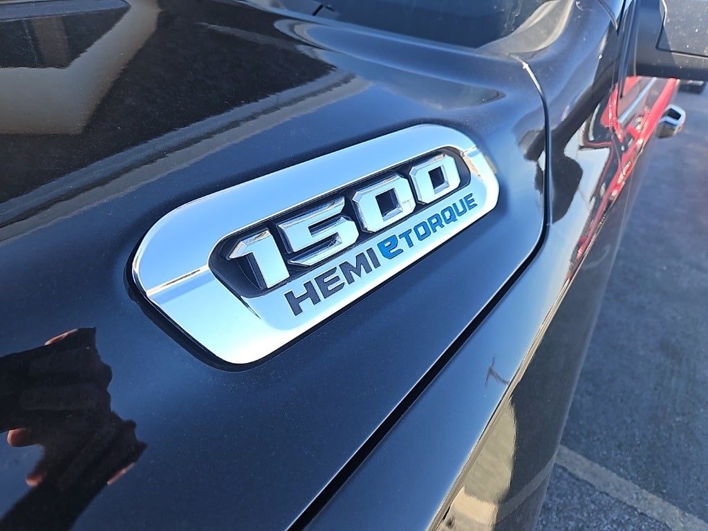 2024 RAM 1500 Laramie Crew Cab 4x2 5'7' Box