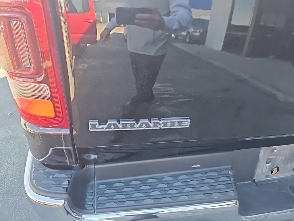 2024 RAM 1500 Laramie Crew Cab 4x2 5'7' Box