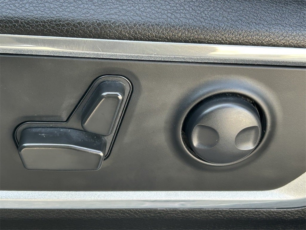 2022 RAM 1500 Laramie Crew Cab 4x2 5'7' Box