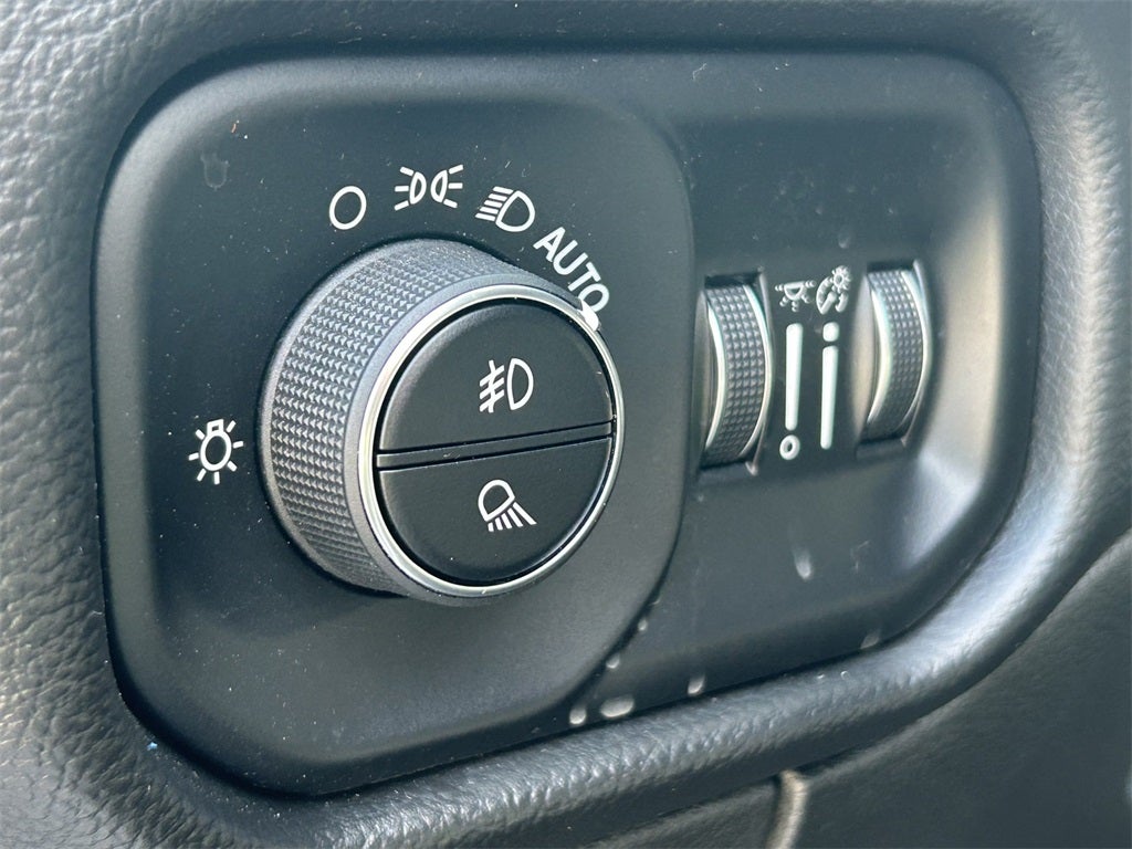 2022 RAM 1500 Laramie Crew Cab 4x2 5'7' Box