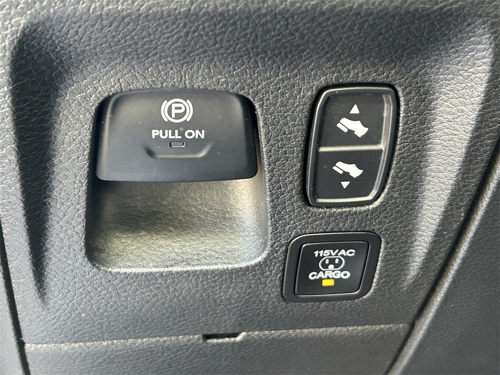 2022 RAM 1500 Laramie Crew Cab 4x2 5'7' Box