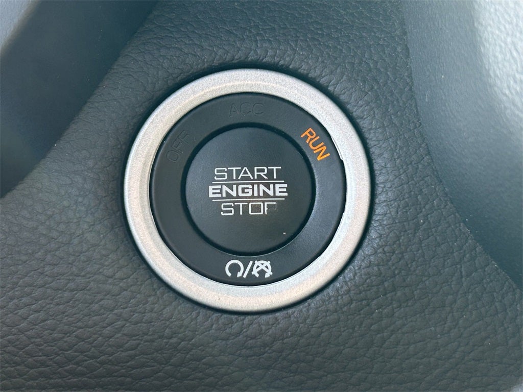 2022 RAM 1500 Laramie Crew Cab 4x2 5'7' Box