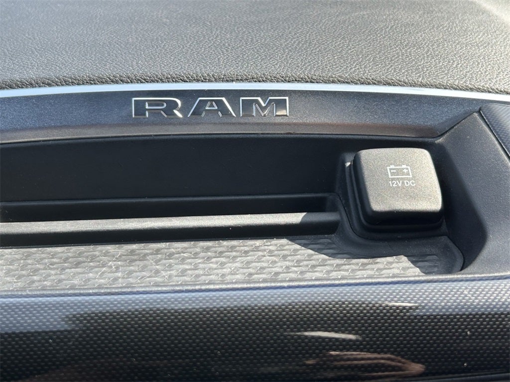 2022 RAM 1500 Laramie Crew Cab 4x2 5'7' Box