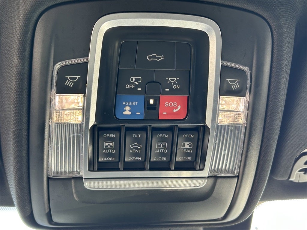 2022 RAM 1500 Laramie Crew Cab 4x2 5'7' Box