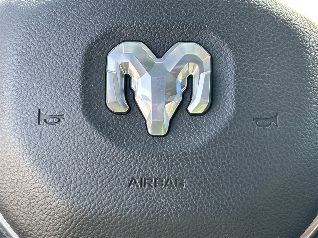 2022 RAM 1500 Laramie Crew Cab 4x2 5'7' Box