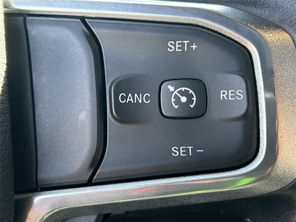 2022 RAM 1500 Laramie Crew Cab 4x2 5'7' Box