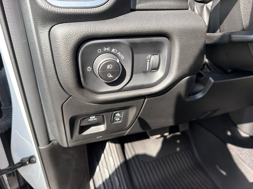 2025 RAM 1500 Big Horn Crew Cab 4x4 5'7' Box