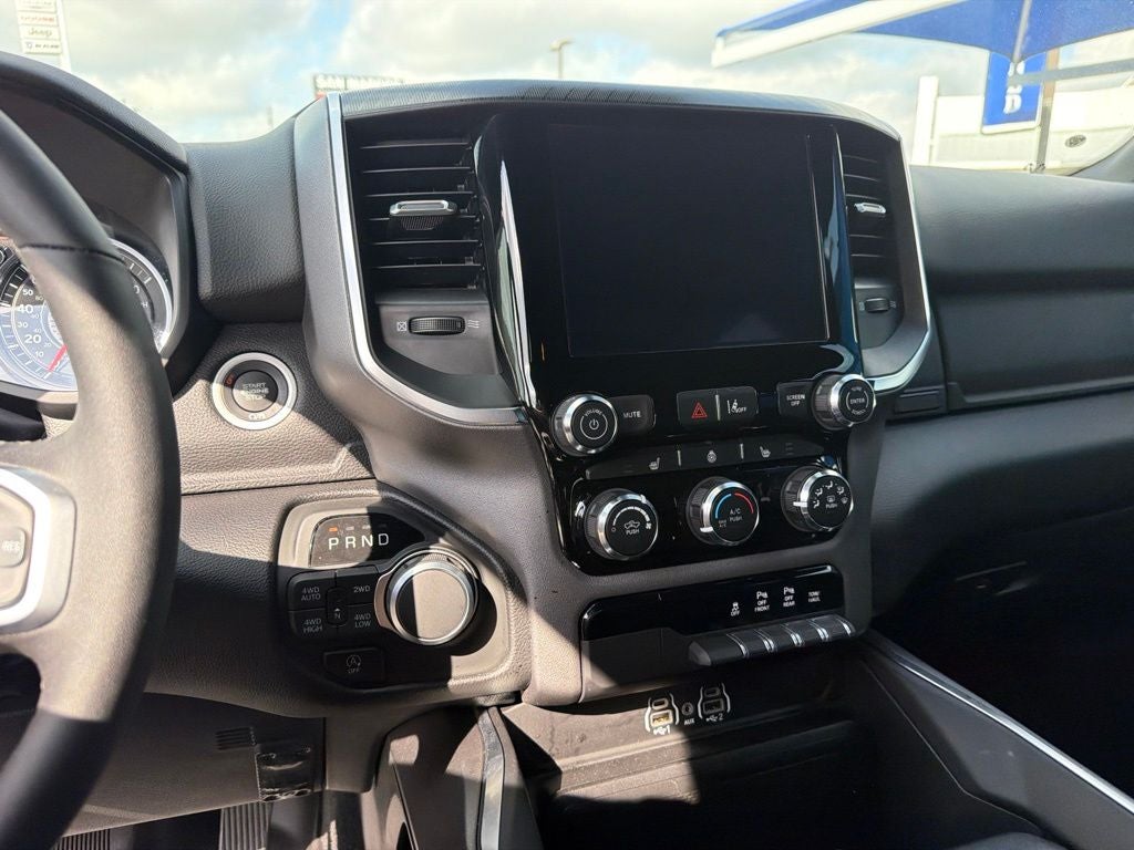 2025 RAM 1500 Big Horn Crew Cab 4x4 5'7' Box