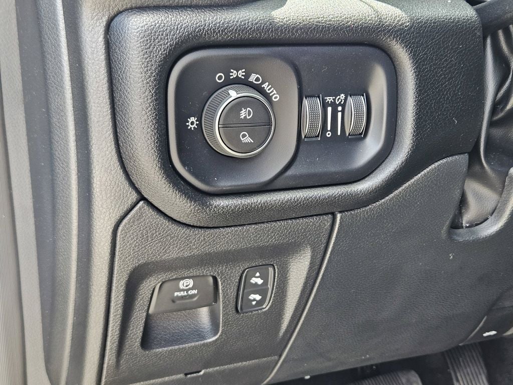 2026 RAM 1500 Lone Star Crew Cab 4x4 5'7' Box