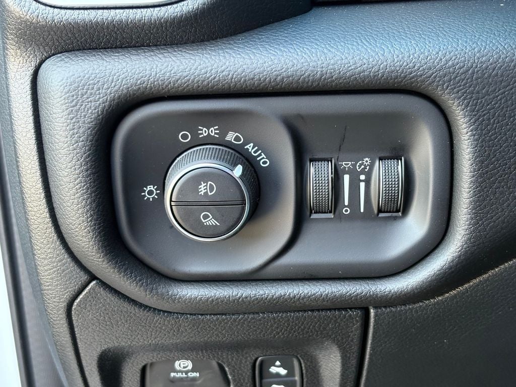 2026 RAM Ram 1500 RAM 1500 LONE STAR CREW CAB 4X4 5'7' BOX