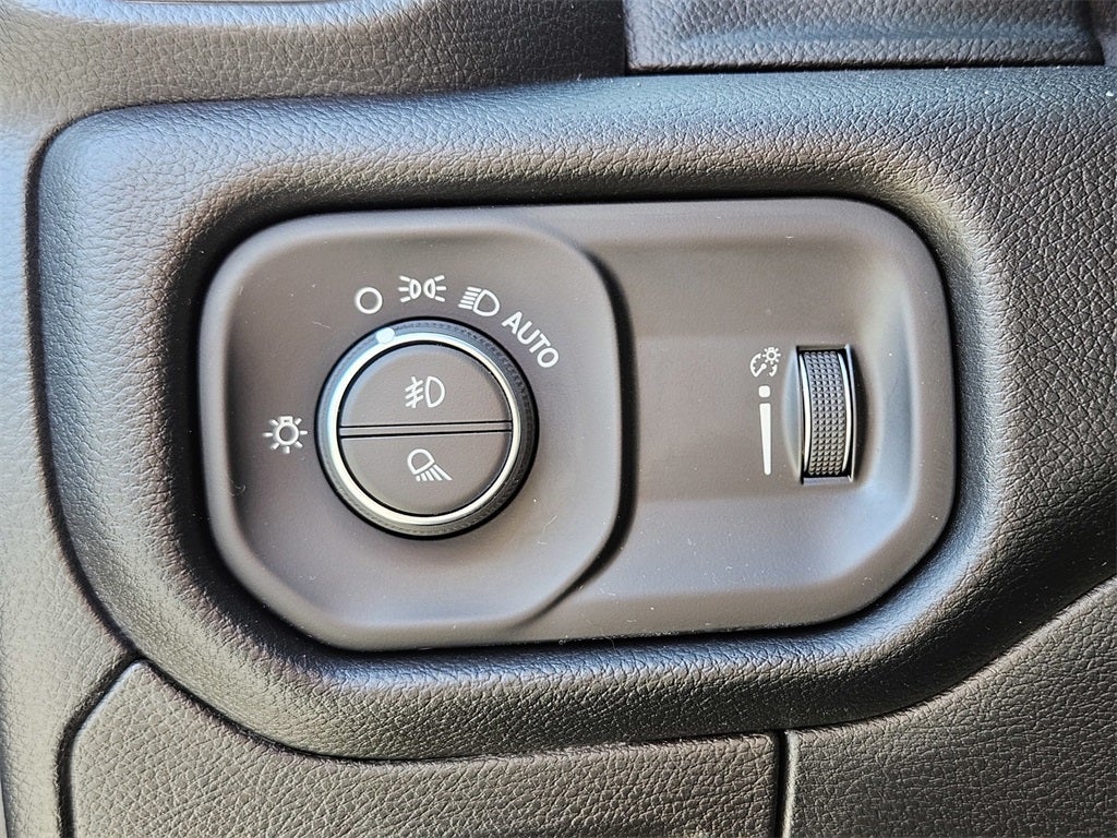 2022 RAM 1500 Lone Star Crew Cab 4x4 5'7' Box