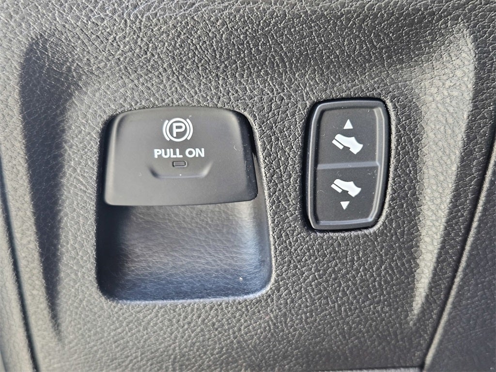 2022 RAM 1500 Lone Star Crew Cab 4x4 5'7' Box