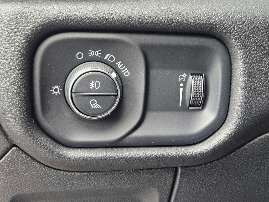 2023 RAM 1500 Big Horn Crew Cab 4x4 5'7' Box