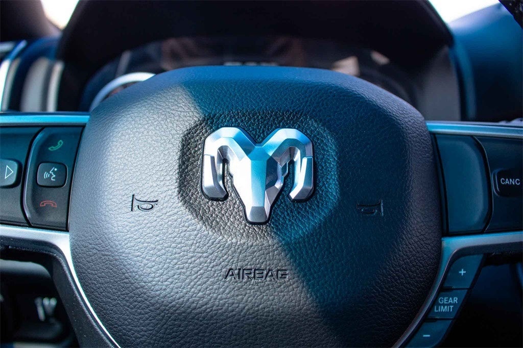 2023 RAM 1500 Big Horn Crew Cab 4x4 5'7' Box