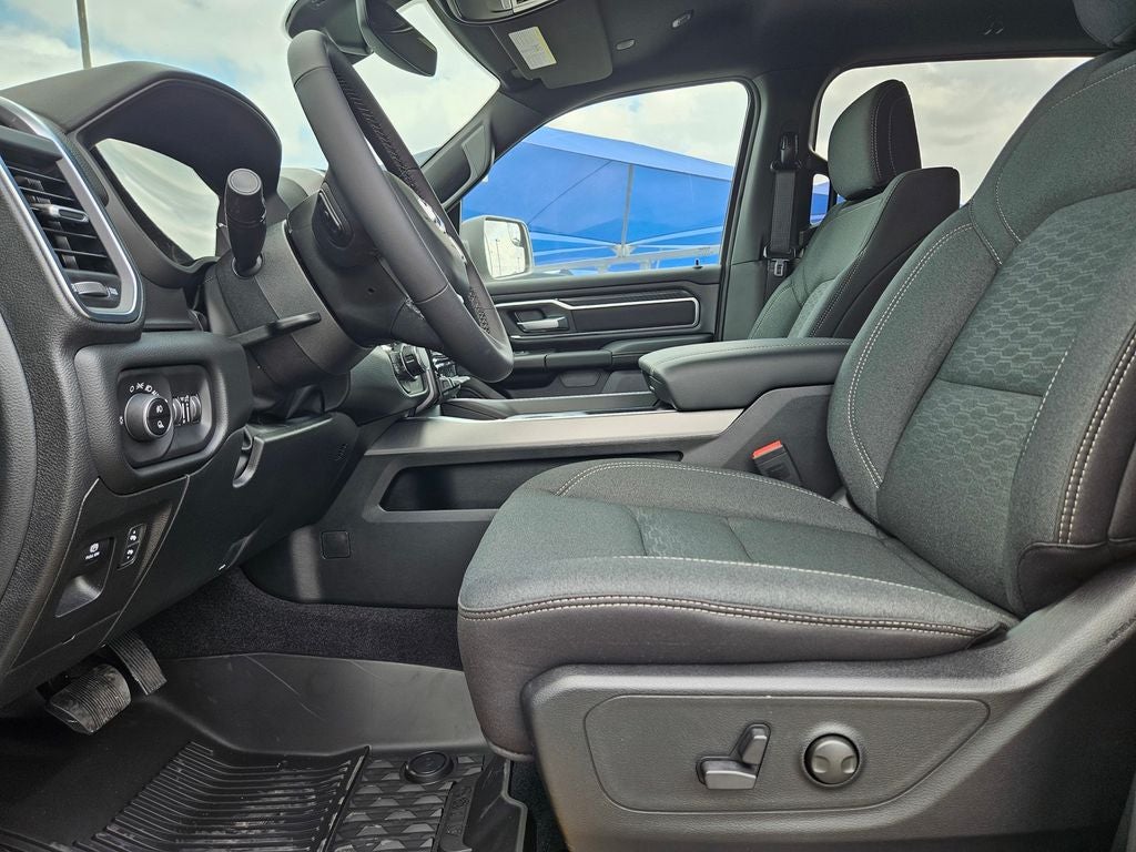 2026 RAM Ram 1500 RAM 1500 LONE STAR CREW CAB 4X4 5'7' BOX