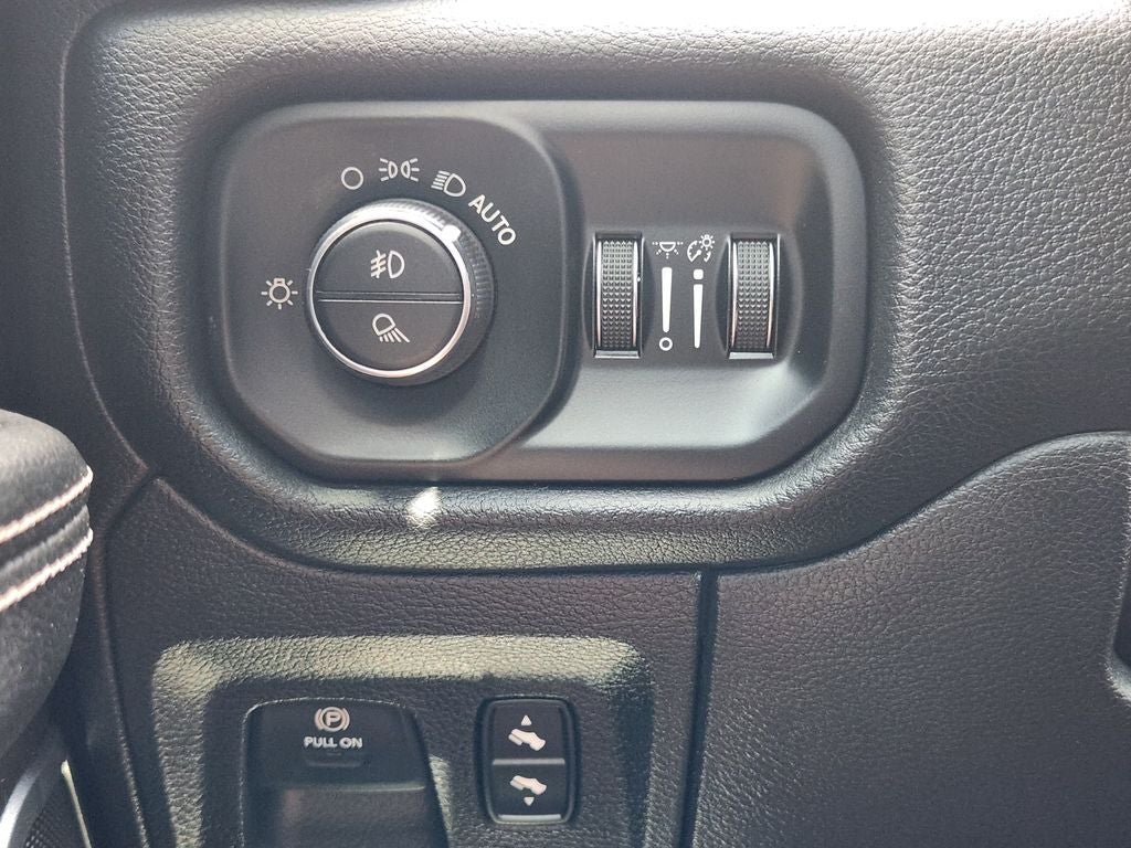2023 RAM 1500 Laramie Crew Cab 4x4 5'7' Box