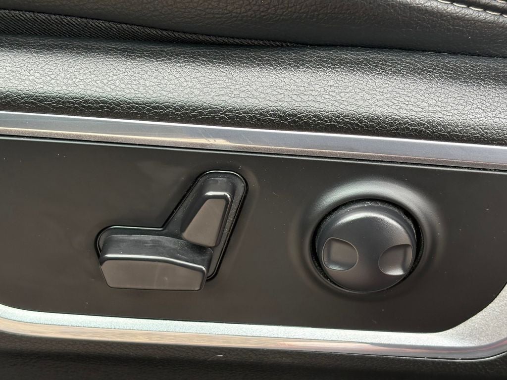 2023 RAM 1500 Laramie Crew Cab 4x4 5'7' Box