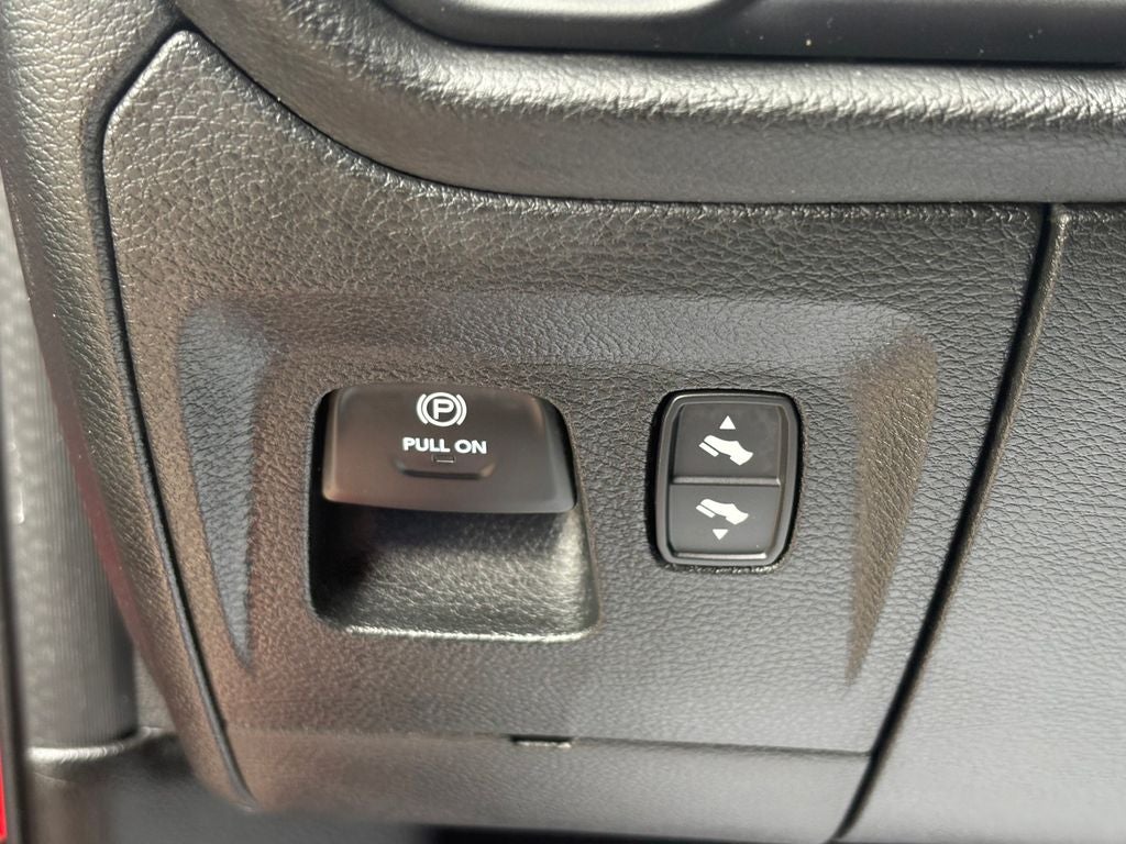 2023 RAM 1500 Laramie Crew Cab 4x4 5'7' Box