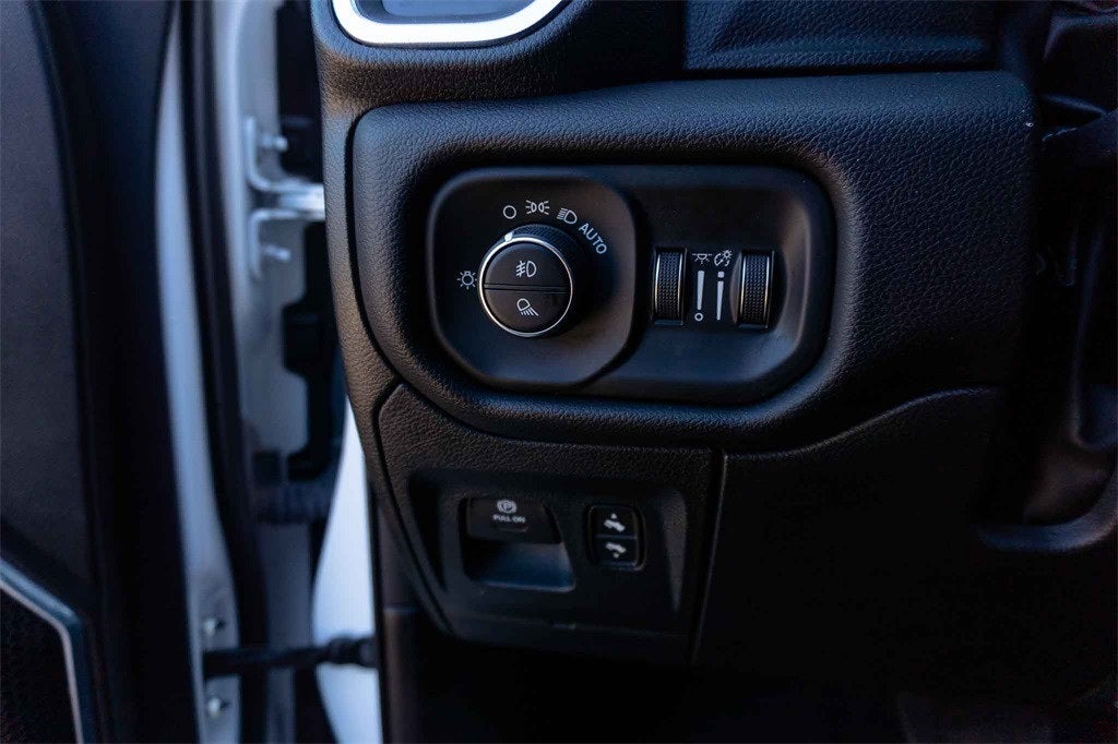 2023 RAM 1500 Laramie Crew Cab 4x4 5'7' Box