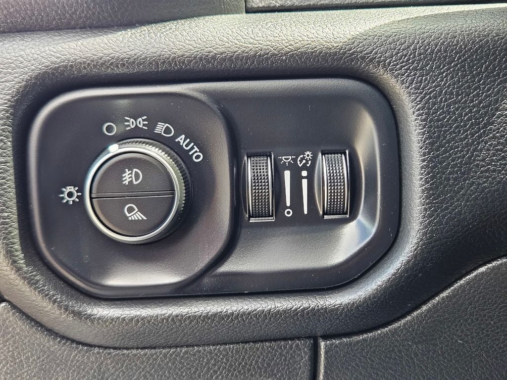 2024 RAM 1500 Laramie Crew Cab 4x4 5'7' Box