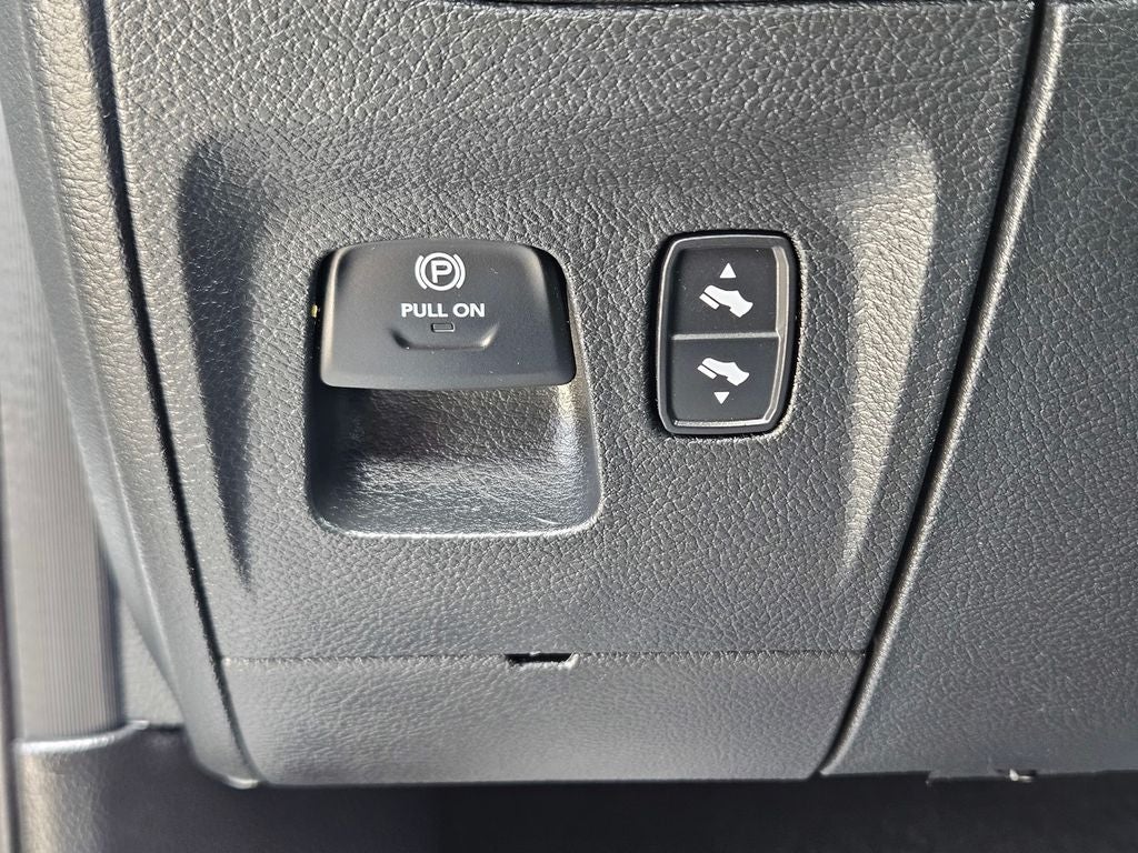 2024 RAM 1500 Laramie Crew Cab 4x4 5'7' Box