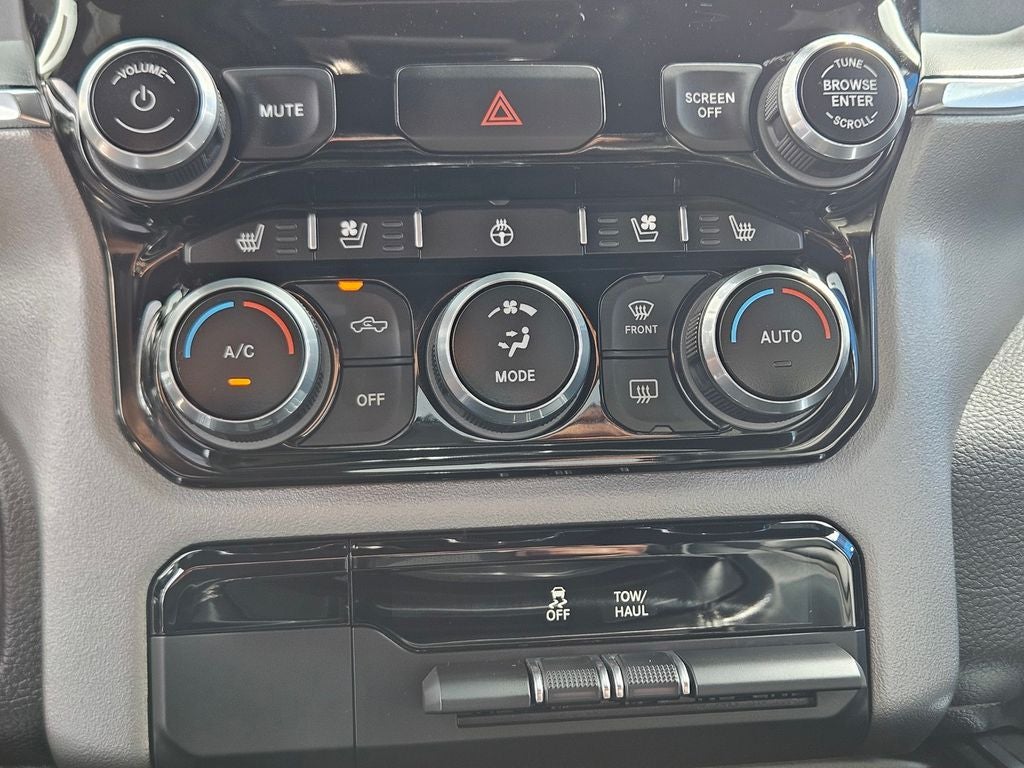 2024 RAM 1500 Laramie Crew Cab 4x4 5'7' Box