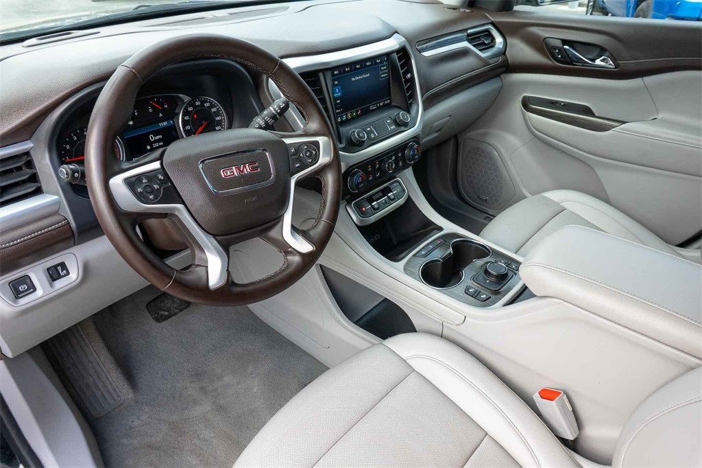 2023 GMC Acadia AWD SLT