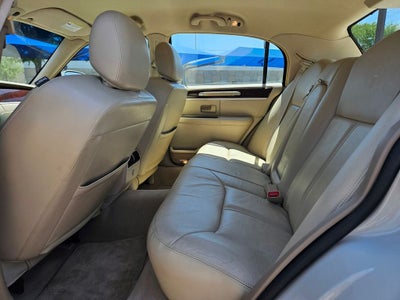 2006 Lincoln Town Car Signature Limited