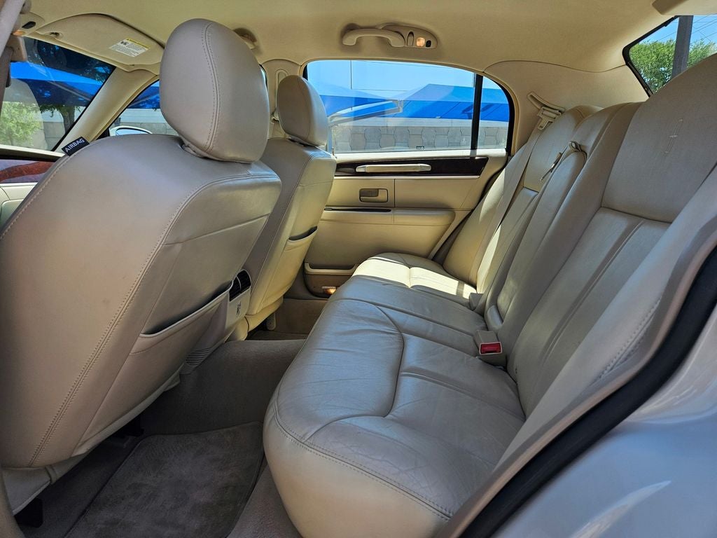 2006 Lincoln Town Car Signature Limited