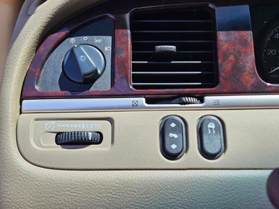 2006 Lincoln Town Car Signature Limited