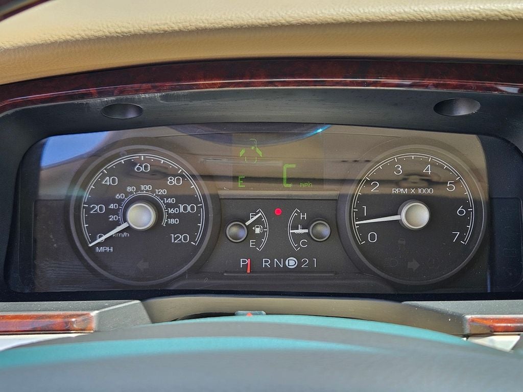 2006 Lincoln Town Car Signature Limited