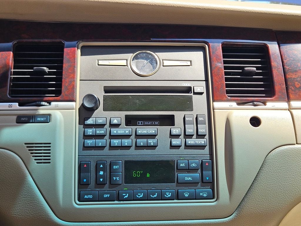 2006 Lincoln Town Car Signature Limited