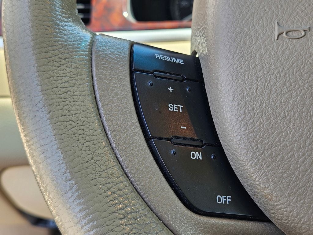 2006 Lincoln Town Car Signature Limited