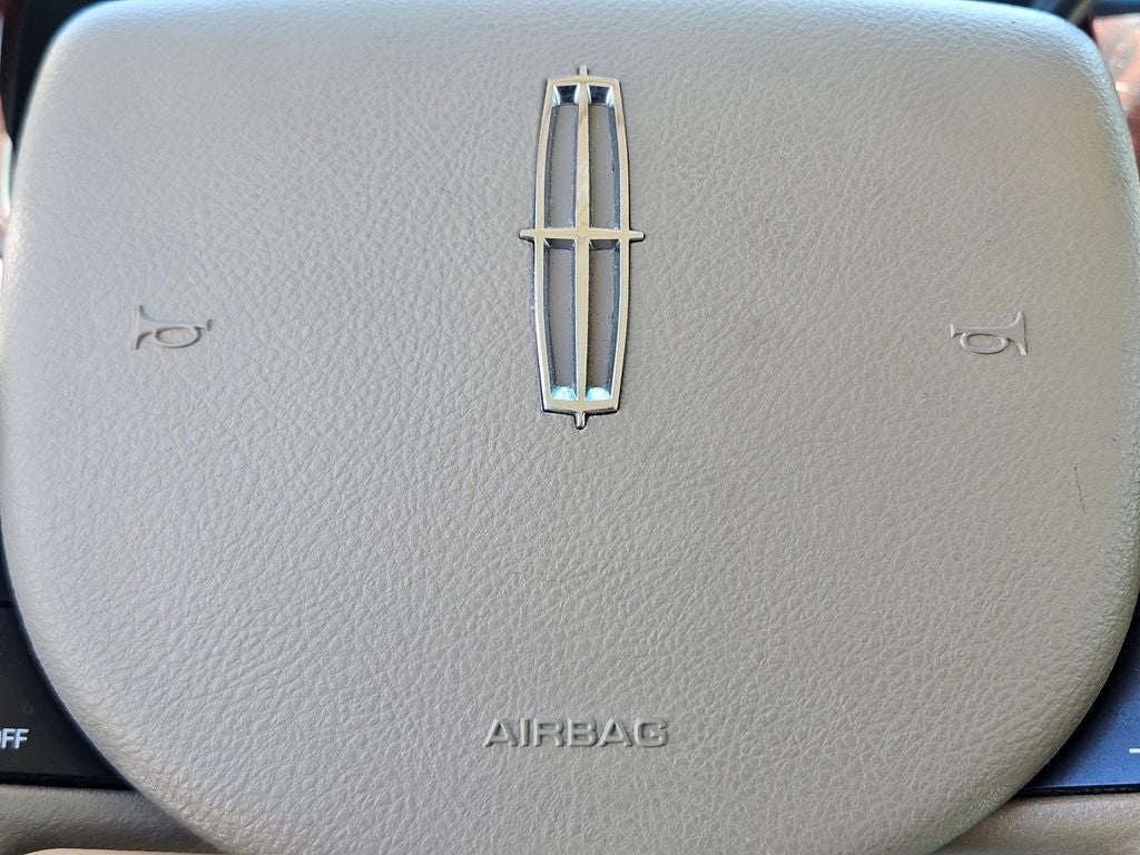 2006 Lincoln Town Car Signature Limited