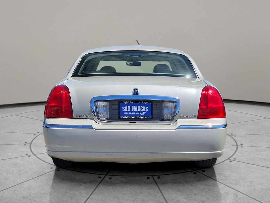 2006 Lincoln Town Car Signature Limited