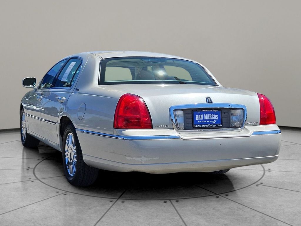 2006 Lincoln Town Car Signature Limited