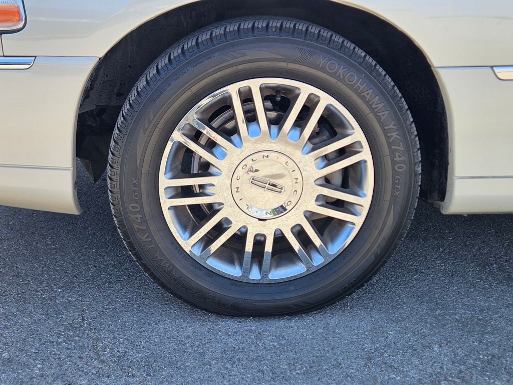 2006 Lincoln Town Car Signature Limited