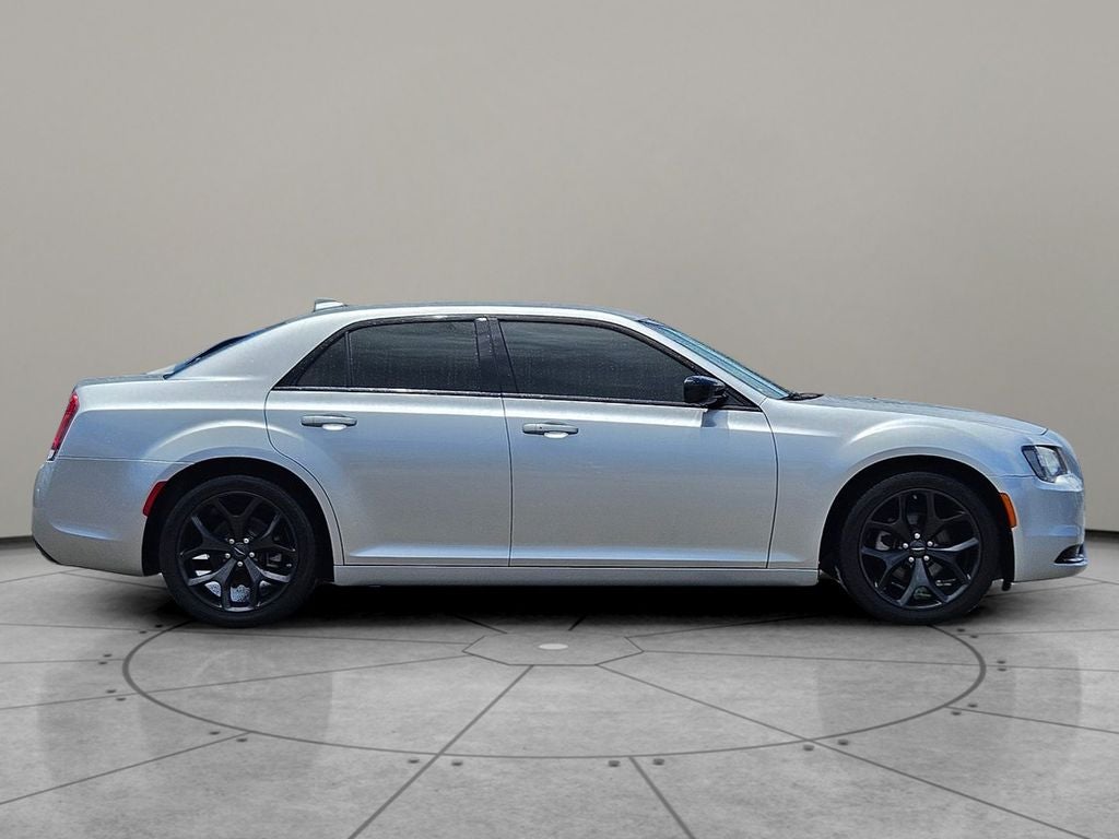 2022 Chrysler 300 Touring