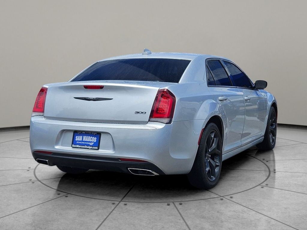 2022 Chrysler 300 Touring