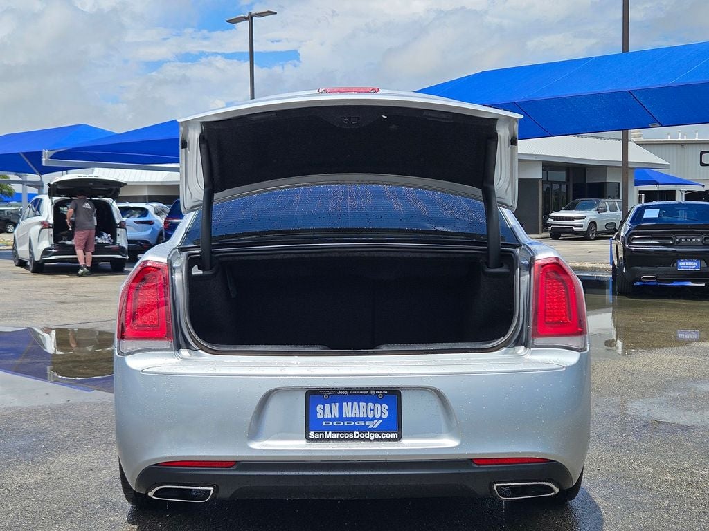 2022 Chrysler 300 Touring