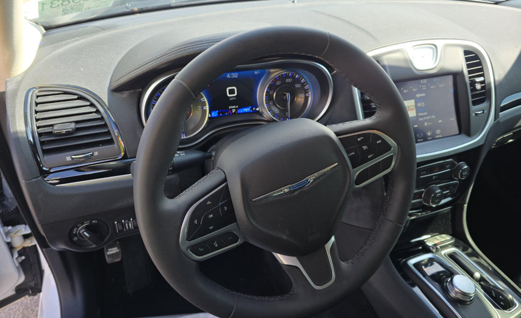 2023 Chrysler 300 Touring