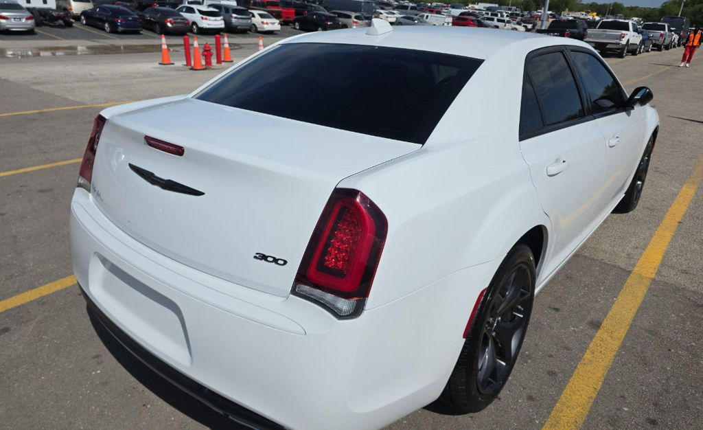 2023 Chrysler 300 Touring