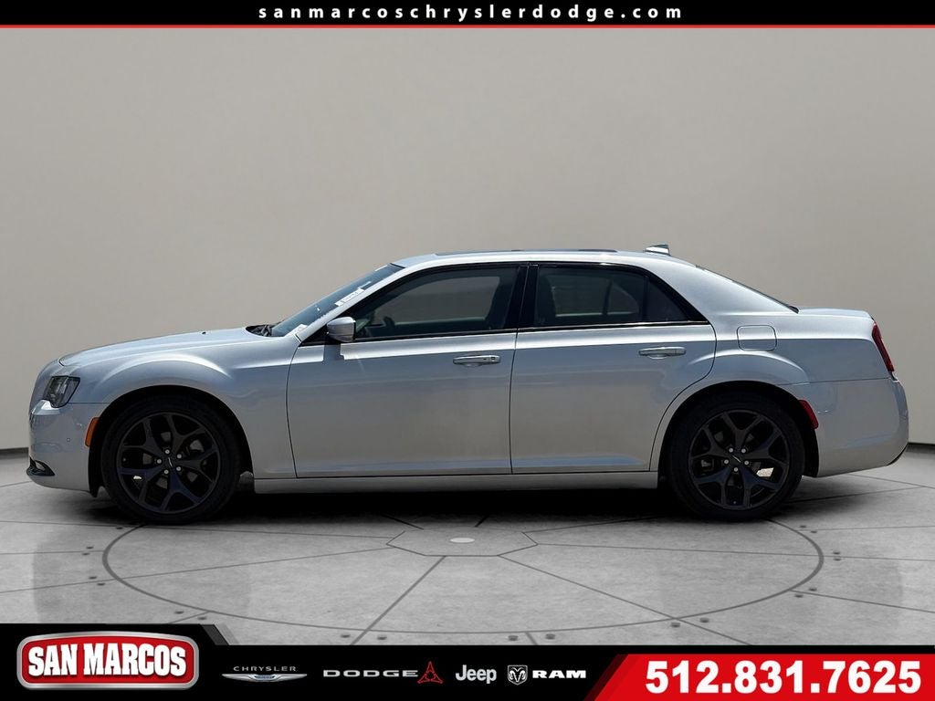 2023 Chrysler 300 S's photo