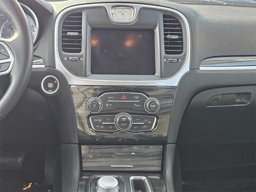 2022 Chrysler 300 Touring L