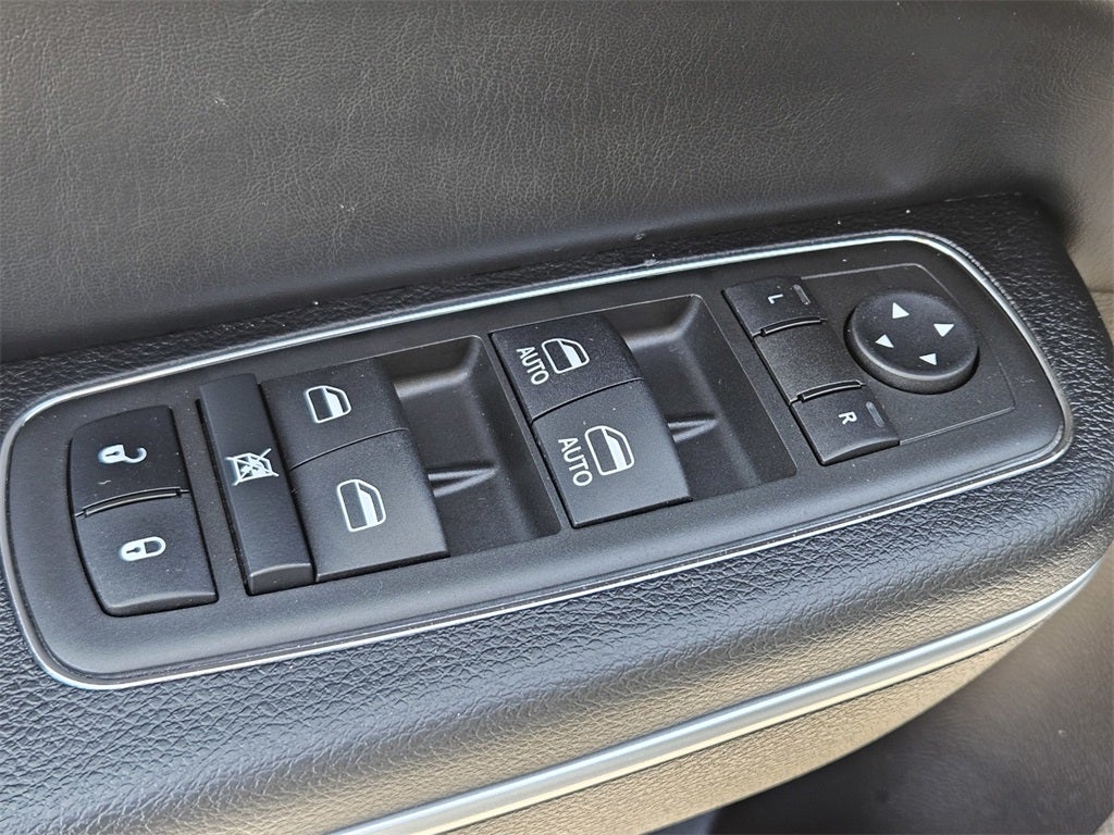 2022 Chrysler 300 Touring L