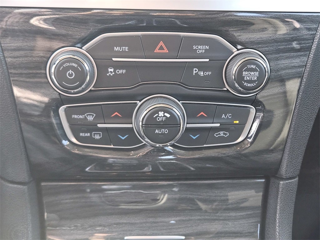 2022 Chrysler 300 Touring L