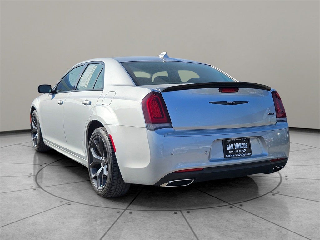 2022 Chrysler 300 Touring L