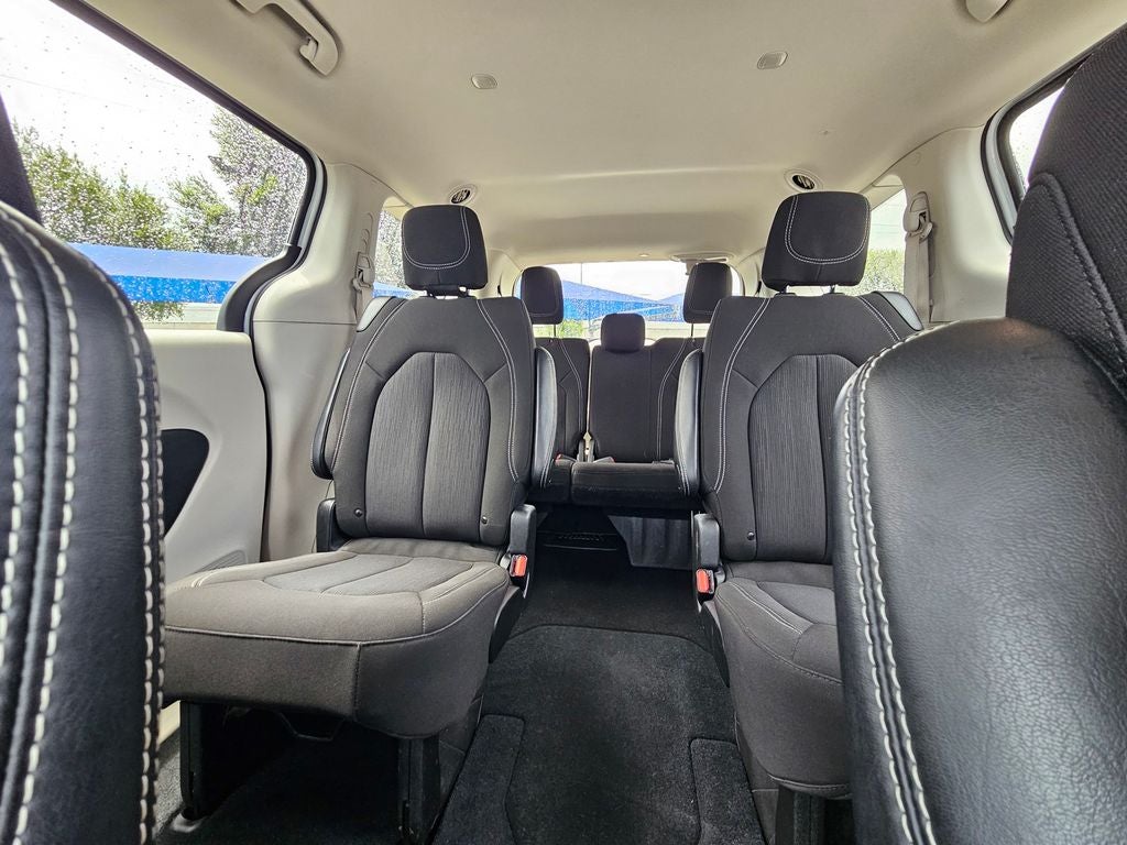2024 Chrysler Voyager LX